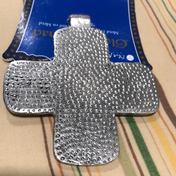 NWT Heavy silver tone ornate cross - Picture 8 of 8